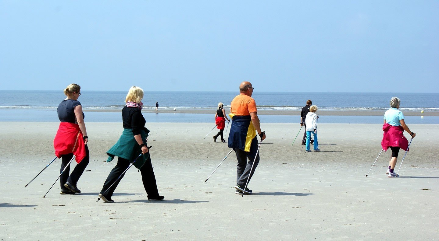 Nordic e beach walking: passeggiare a passo sostenuto