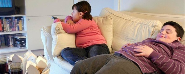 Videogiochi attivi e televisione: l’impatto sull’obesità infantile
