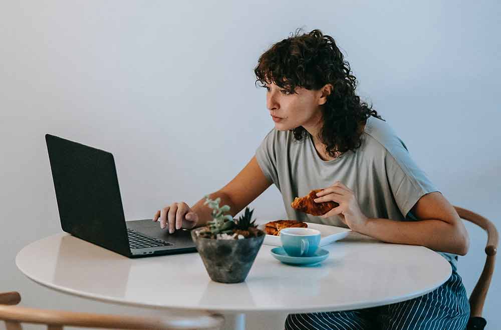 Spuntini al lavoro: piccoli consigli amici della linea