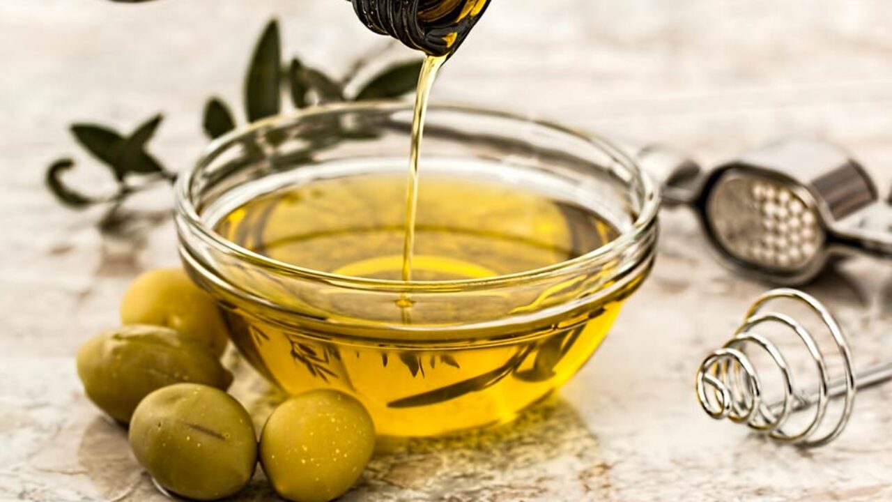 Olio d’oliva: sfatiamo i più comuni pregiudizi