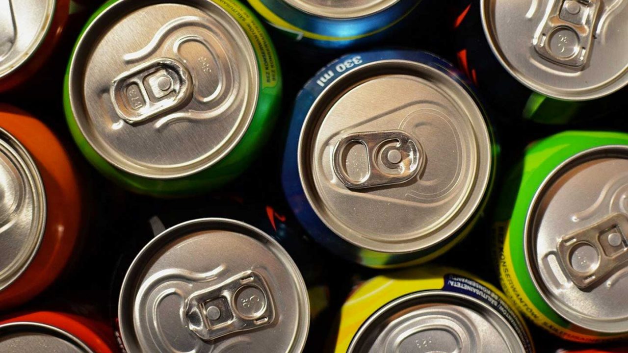 Bevande analcoliche, gassate e zuccherate: quali sono i rischi di un consumo abituale?