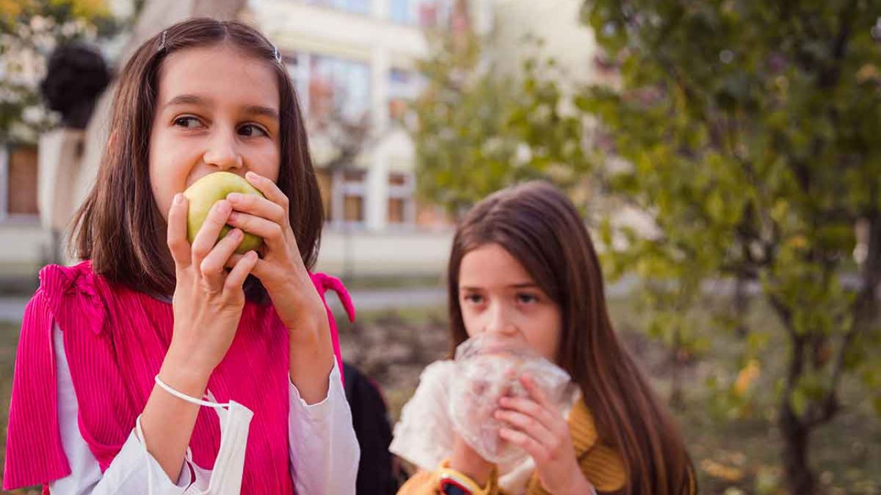 Genitori e figli in classe per scoprire la dieta mediterranea contro sovrappeso e obesità